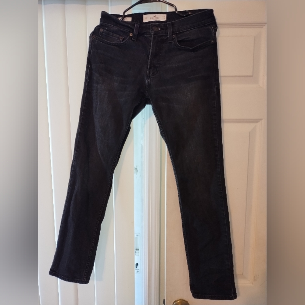 Hollister Epic Flex Skinny Fit, Size 28 (US 6) Color is Black Wash. 5 Pockets